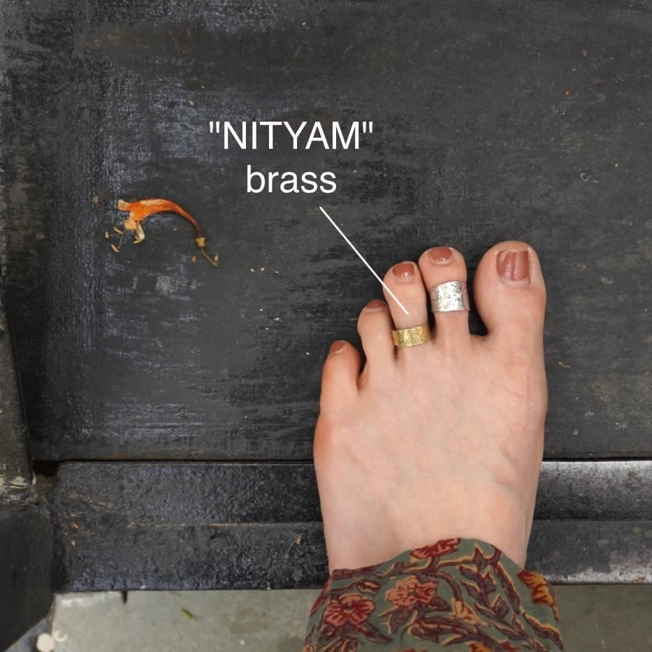 TOE RING / NITYAM -brass