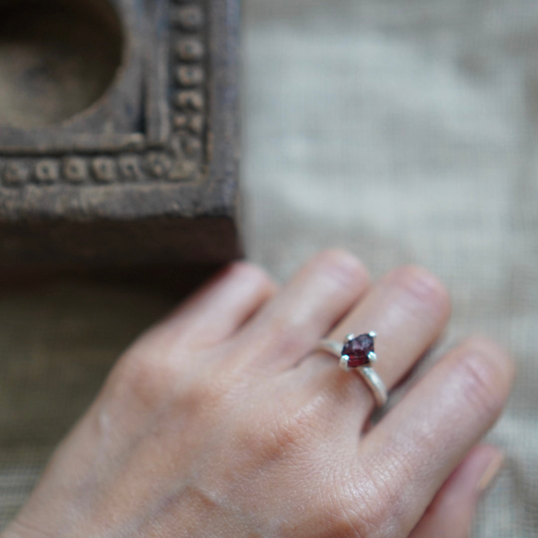 RING solitaire / GARNET -silver #10