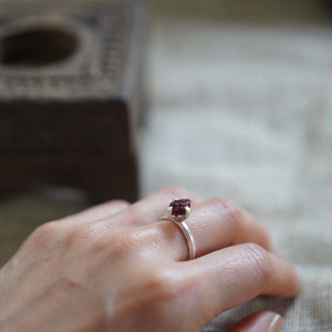 RING solitaire / GARNET -silver #10