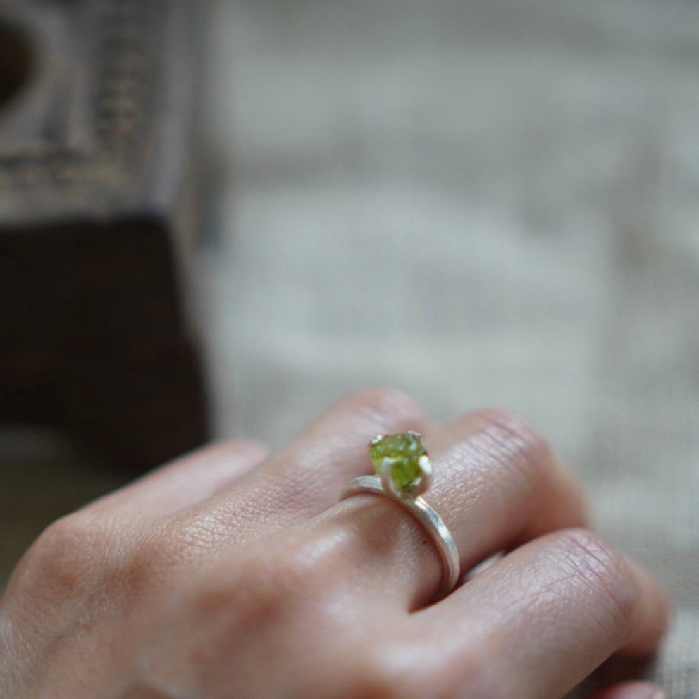 RING solitaire / PERIDOT -silver #11.5