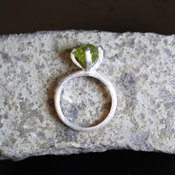 RING solitaire / PERIDOT -silver #11.5