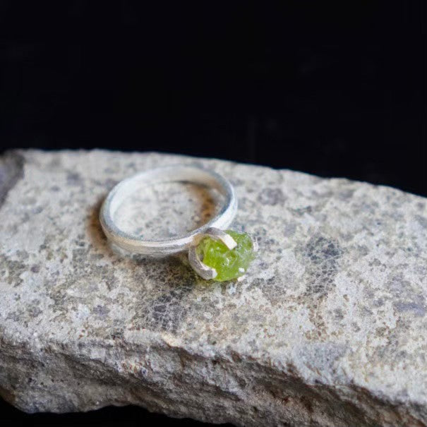 RING solitaire / PERIDOT -silver #11.5